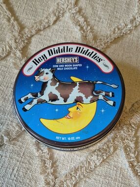 Vintage Hershey's Hey Diddle Diddles Tin Cow Jumped Over The Moon